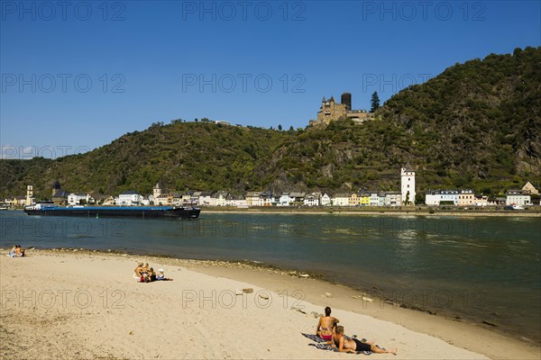 Katz Castle on the Rhine and sandy beach, St. Goarshausen, Upper Middle Rhine Valley, Rhineland-Palatinate, Germany, Europe