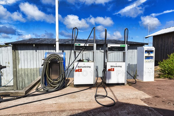 Filling station for boats, harbour in the fishing village of Kaeringsund, Fasta Aland, Aland Islands, Aland Islands, Finland, Europe