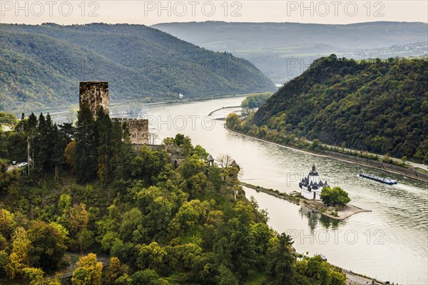 Gutenfels Castle and Pfalzgrafenstein Castle, Kaub, Upper Middle Rhine Valley, UNESCO World Heritage Site, Rhineland-Palatinate, Germany, Europe