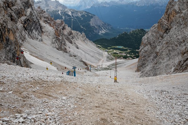 Gondola lift to Forcella Staunies, Monte Cristallo group, Dolomites, Italy, Europe