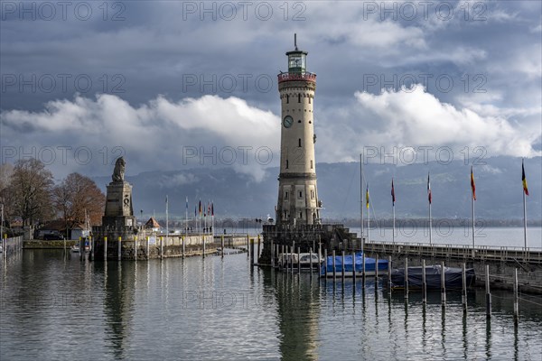 Harbour entrance of Lindau Harbour, pier with New Lindau Lighthouse and Bavarian Lion, Lindau Island, Lake Constance, Bavaria, Germany, Europe