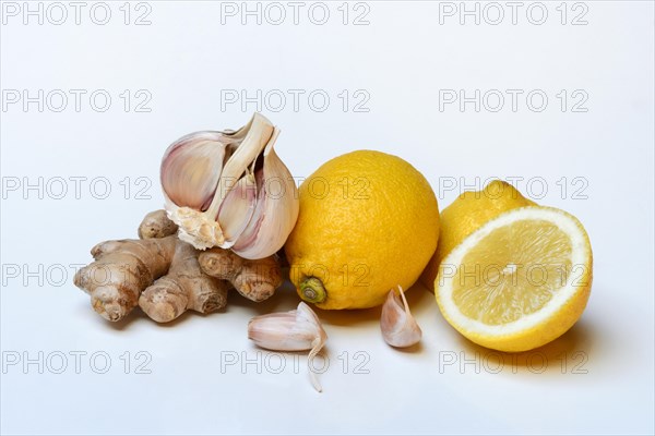 Ingredients for lemon garlic cure, lemon, garlic, ginger