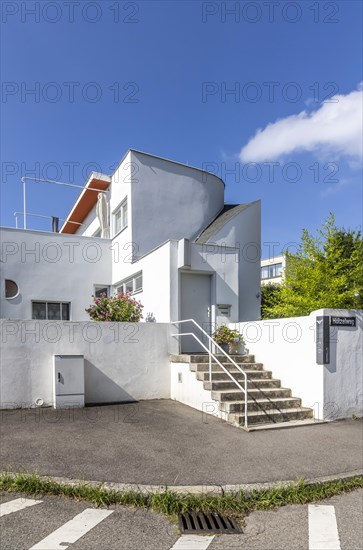 House by architect Hans Scharoun, exterior view, Weissenhofsiedlung, Werkbundsiedlung with trend-setting architecture on Killesberg, Stuttgart, Baden-Wuerttemberg, Germany, Europe