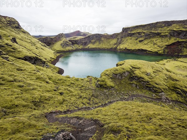 Tjarnargigur crater lake, moss-covered volcanic landscape, Laki crater landscape, highlands, South Iceland, Suourland, Iceland, Europe