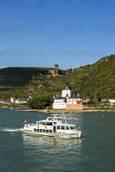 Gutenfels Castle and Pfalzgrafenstein Castle, Kaub, Upper Middle Rhine Valley, UNESCO World Heritage Site, Rhineland-Palatinate, Germany, Europe