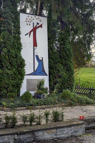 Monument commemorating the Iller accident, 15 soldiers drowned June 1957 near the Hirschdorf Iller bridge, near Kempten, Allgaeu, Bavaria, Germany, Europe