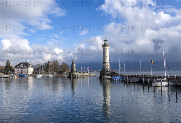 Harbour entrance of Lindau Harbour, pier with New Lindau Lighthouse and Bavarian Lion, Lindau Island, Lake Constance, Bavaria, Germany, Europe