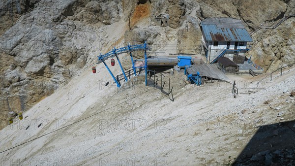 Gondola lift to Forcella Staunies, Monte Cristallo group, Dolomites, Italy, Dolomites, Italy, Europe