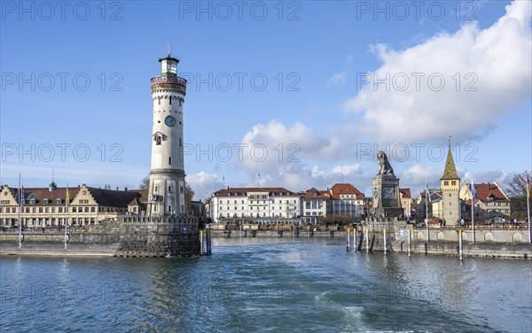 Harbour entrance of Lindau harbour, pier with New Lindau Lighthouse and Bavarian Lion, in the back harbour promenade with Mangturm, Lindau Island, Lake Constance, Bavaria, Germany, Europe