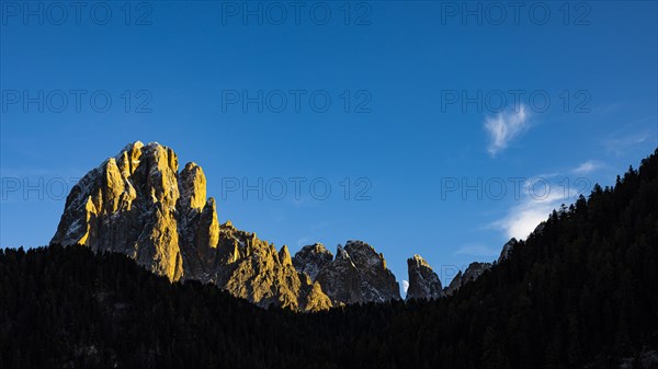 Snow-covered summit of the Sassolungo in the evening light, Val Gardena, Dolomites, South Tyrol, Italy, Europe