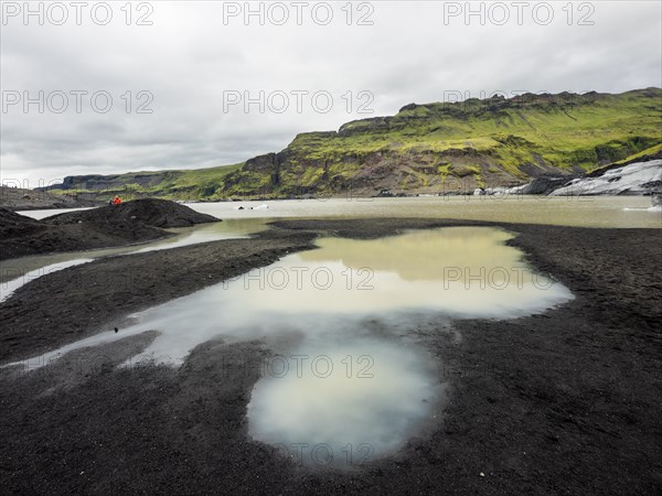 Glacier, glacier lagoon, Solheimajoekull, Solheimajoekull, glacier tongue of Myrdalsjoekull with inclusion of volcanic ash, near Ring Road, Suourland, South Iceland, Iceland, Europe