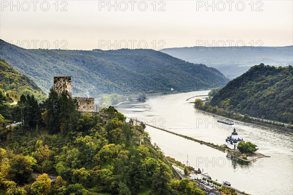 Gutenfels Castle and Pfalzgrafenstein Castle, Kaub, Upper Middle Rhine Valley, UNESCO World Heritage Site, Rhineland-Palatinate, Germany, Europe