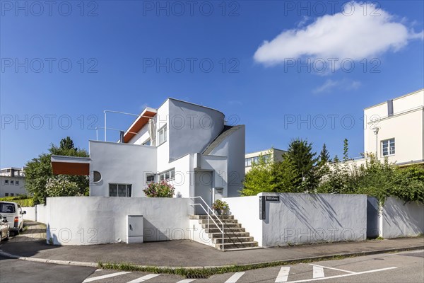 House by architect Hans Scharoun, exterior view, Weissenhofsiedlung, Werkbundsiedlung with trend-setting architecture on Killesberg, Stuttgart, Baden-Wuerttemberg, Germany, Europe