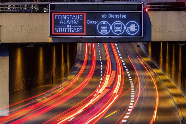 Fine dust alert in Stuttgart, motorists are asked to refrain from driving due to poor air quality. Stuttgart, Baden-Wuerttemberg, Germany, Europe