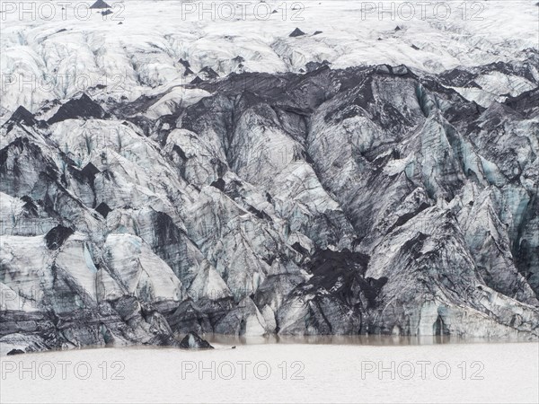 Glacier, glacier lagoon, Solheimajoekull, Solheimajoekull, glacier tongue of Myrdalsjoekull with inclusion of volcanic ash, near Ring Road, Suourland, South Iceland, Iceland, Europe