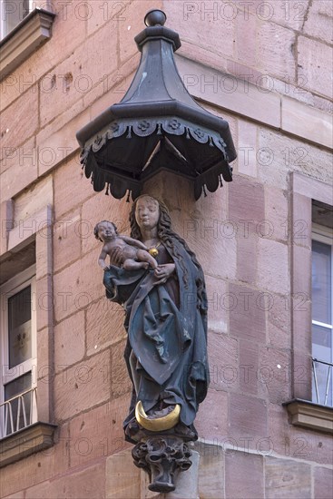 House saint, Mary with the child under a canopy on a historic residential and commercial building, Nuremberg, Middle Franconia, Bavaria, Germany, Europe