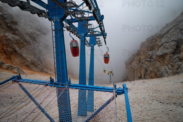 Gondola lift to Forcella Staunies, Monte Cristallo group, Dolomites, Italy, Europe