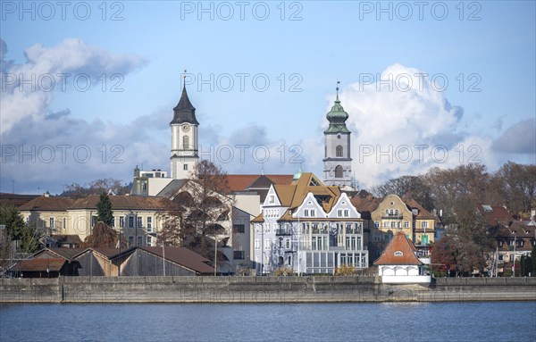 Lakeside promenade and steeples of the church Muenster Unserer Lieben Frau and St. Stephans Church, Lindau Island, Lake Constance, Bavaria, Germany, Europe