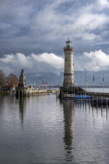 Harbour entrance of Lindau Harbour, pier with New Lindau Lighthouse and Bavarian Lion, Lindau Island, Lake Constance, Bavaria, Germany, Europe