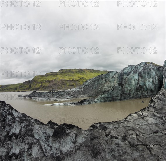 Glacier, glacier lagoon, Solheimajoekull, Solheimajoekull, glacier tongue of Myrdalsjoekull with inclusion of volcanic ash, near Ring Road, Suourland, South Iceland, Iceland, Europe