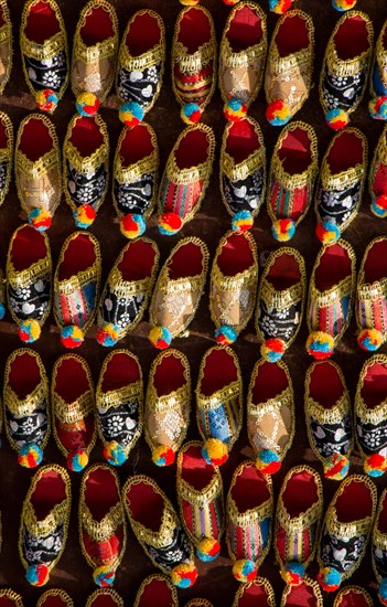 Set of turkish Ottoman leather slipper in bazaar in Istanbul