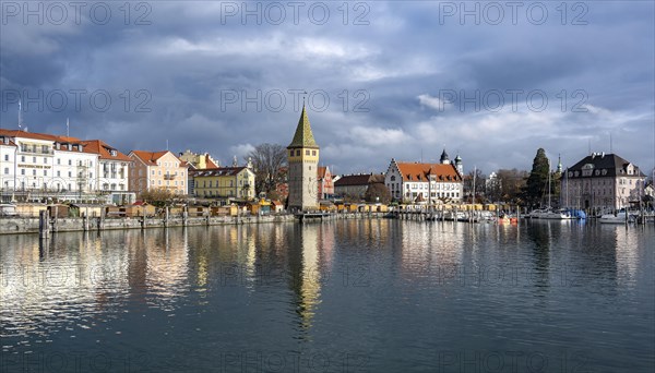 Harbour promenade with Mangturm, reflected in the lake, harbour, Lindau Island, Lake Constance, Bavaria, Germany, Europe