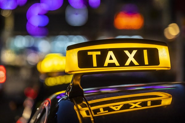 Taxi stand with taxi in the city centre at night, symbol photo, Stuttgart, Baden-Wuerttemberg, Germany, Europe