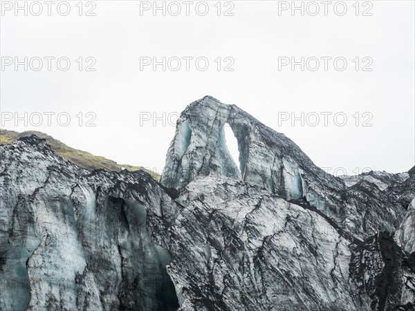 Glacier, Solheimajoekull, Solheimajoekull, glacier tongue of Myrdalsjoekull with inclusion of volcanic ash, near Ring Road, Suourland, South Iceland, Iceland, Europe