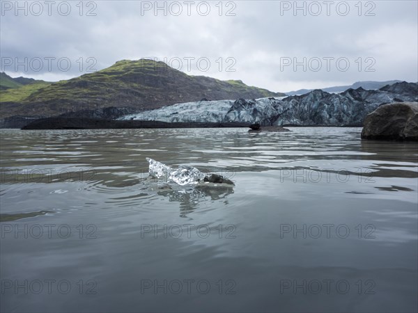 Glacier, ice in glacier lagoon, Solheimajoekull, Solheimajoekull, glacier tongue of Myrdalsjoekull with inclusion of volcanic ash, near Ring Road, Suourland, South Iceland, Iceland, Europe