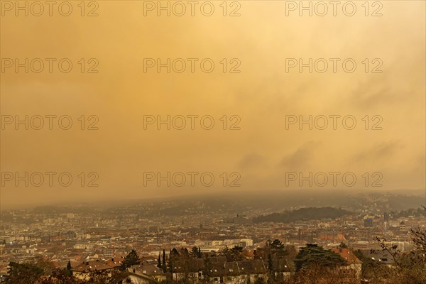 Rare weather phenomenon, dust and sand from the Sahara are in the air and colour the sky yellow, Sahara dust, Stuttgart, Baden-Wuerttemberg, Germany, Europe