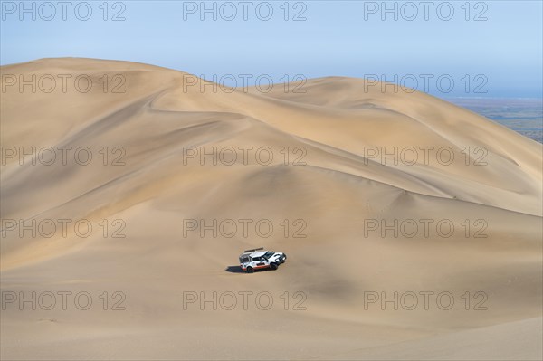 Off-road vehicle in sand dunes above the Orange River, also Oranjemund, Sperrgebiet National Park, also Tsau ÇKhaeb National Park, Namibia, Africa