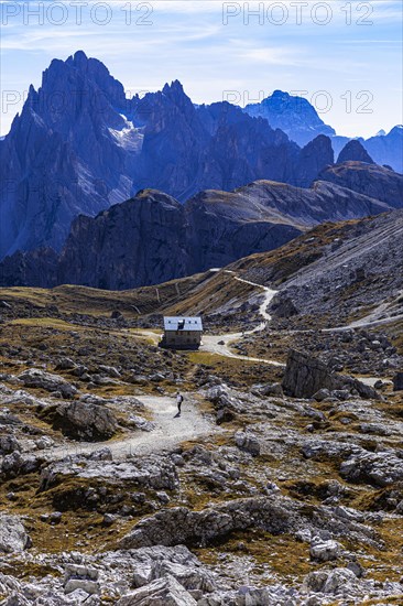 Lavaredo Hut, behind the peaks of the Cadini di Misurina, Dolomites, South Tyrol, Italy, Europe