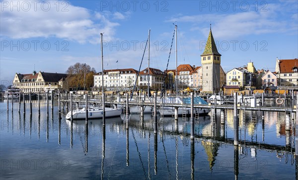 Sailboats in the harbour, harbour promenade with Mangturm, reflected in the lake, harbour, Lindau Island, Lake Constance, Bavaria, Germany, Europe