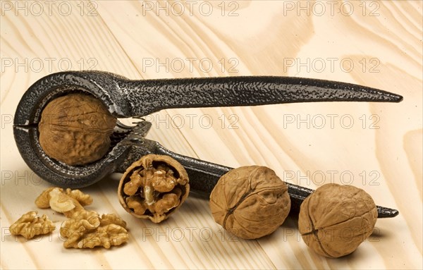 Walnuts unshelled, Food, Nutrition, Nutcracker