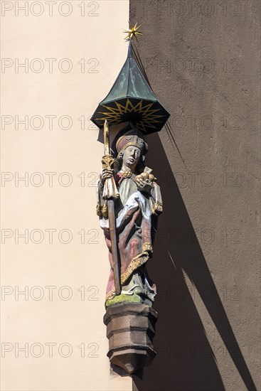 Sculpture of a saint, house figure on a residential building, Albrecht-Duerer-Platz, Nuremberg, Middle Franconia, Bavaria, Germany, Europe