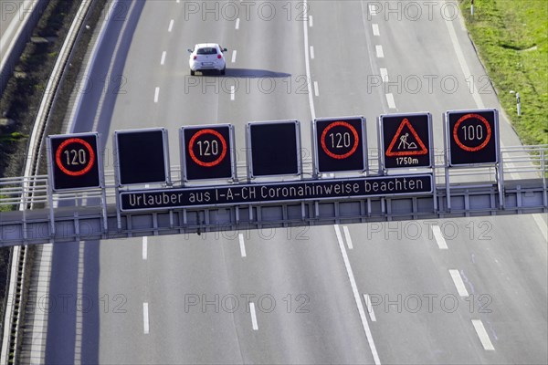 Returners from holiday must heed Corona notices, change notice, traffic sign on the A8 motorway near Stuttgart, Baden-Wuerttemberg, Germany, Europe