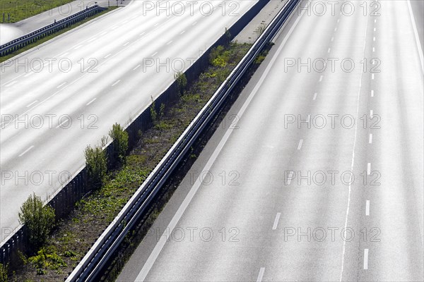 Empty lanes on A8 motorway, exit restrictions due to Corona cause empty roads, Stuttgart, Baden-Wuerttemberg, Germany, Europe