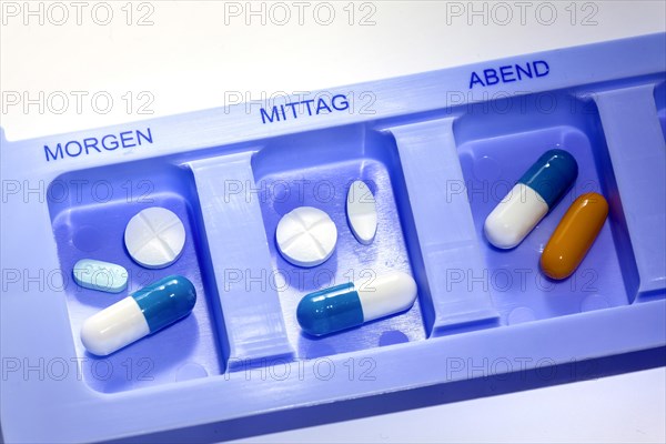 Medicine box with tablets, medicine, medicine, studio shot, Germany, Europe