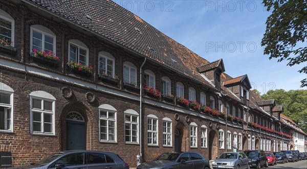 Former dwellings with family coats of arms of the members of the Schutztruppe of the Lueneburg Council, 16th century, Reitende-Diener-Strasse, Lueneburg, Lower Saxony, Germany, Europe