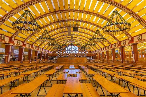 Wiesnaufbau, Loewenbraeufestzelt, Oktoberfest, Theresienwiese, Munich, Upper Bavaria, Bavaria, Germany, Europe