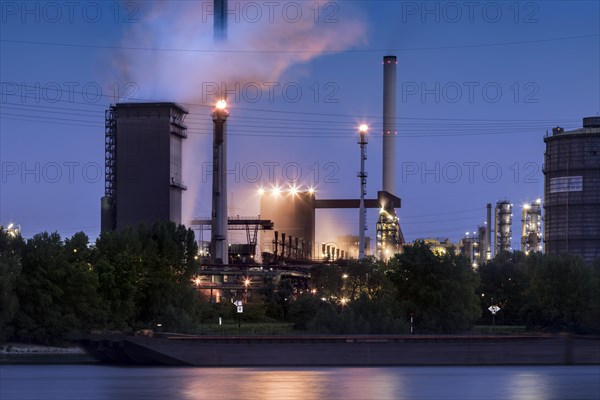 Huettenwerke Krupp Mannesmann, HKM, steam cloud coking plant, gas flare, Rhine, night shot, Duisburg, North Rhine-Westphalia, North Rhine-Westphalia, Germany, Europe