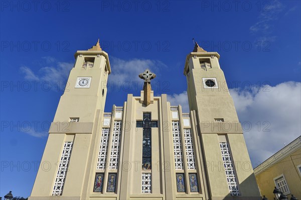 Cathedal de San Felipe Apostolo in Parque Independenzia in Centro Historico, Old Town of Puerto Plata, Dominican Republic, Caribbean, Central America