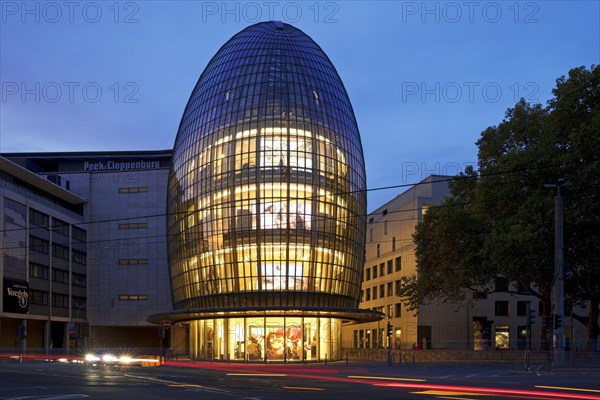 Peek & Cloppenburg, clothing shop in Schildergasse in the evening, Cologne, Rhineland, North Rhine-Westphalia, Germany, Europe