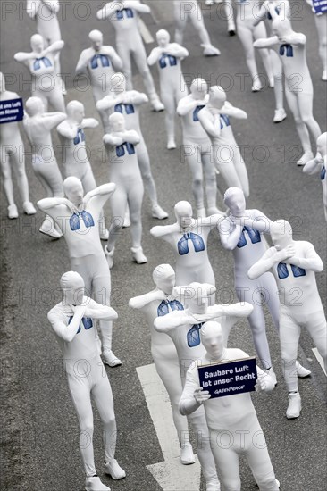 Protest of the environmental organisation Greenpeace, on the Bundesstrasse 14 40 activists demand better air quality, the Neckartor is considered the most polluted street in Germany with high levels of particulate matter, climate change, Stuttgart Baden-Wuerttemberg, Germany, Europe