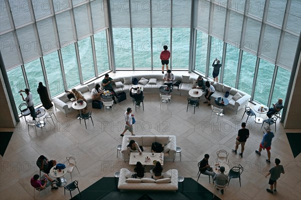 Interior view of the Museum of Islamic Art by the archtics Ieoh Ming Pei and Jean-Michel Wilmotte, Doha, Qatar, Asia