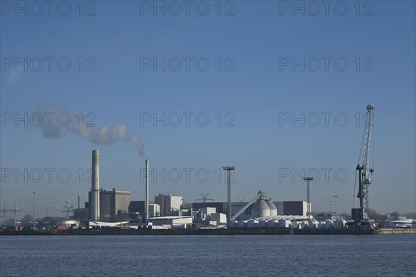 Emden power plant in the inland harbour, operated by Statkraft, with a decommissioned gas and steam combined cycle unit and a biomass unit that continues to operate. Port, Emden, Lower Saxony, Germany, Europe