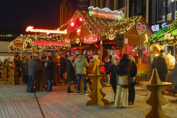 Christmas market stalls at the Koe-Bogen, Duesseldorf, North Rhine-Westphalia, Germany, Europe