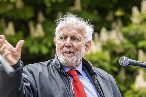 Ernst Ulrich von Weizsaecker, scientist and politician, portrait, pro-Europe demonstration Pulse of Europe, Stuttgart, Baden-Wuerttemberg, Germany, Europe