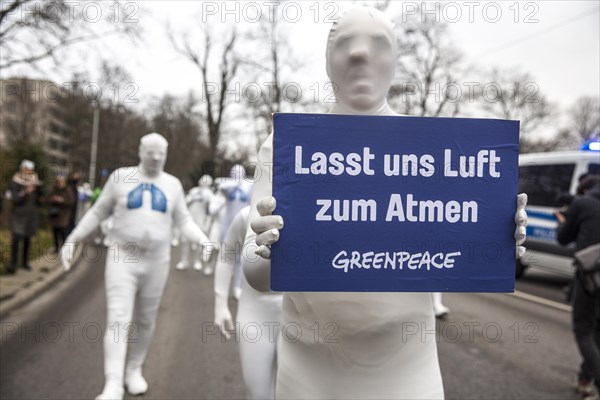 Protest of the environmental organisation Greenpeace, on the Bundesstrasse 14 40 activists demand better air quality, the Neckartor is considered the most polluted street in Germany with high levels of particulate matter, climate change, Stuttgart Baden-Wuerttemberg, Germany, Europe