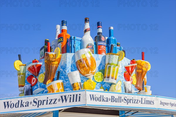 Wiesnaufbau, drinks stand in Schaustellerstrasse, Oktoberfest, Theresienwiese, Munich, Upper Bavaria, Bavaria, Germany, Europe